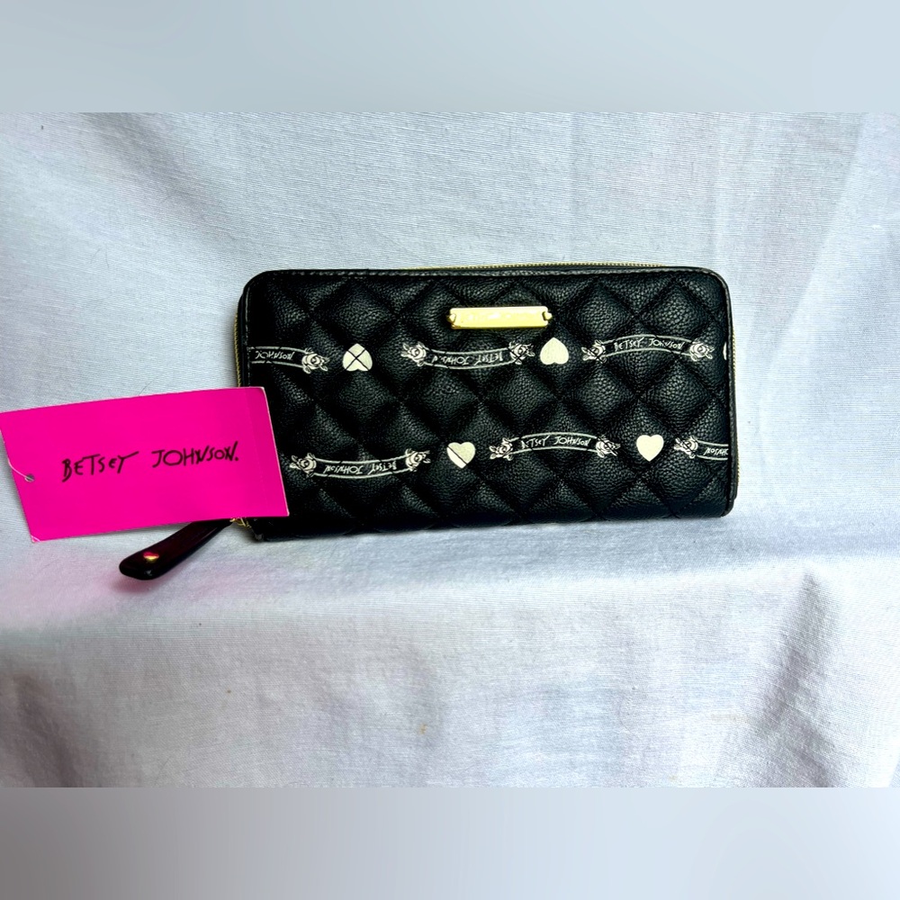 Black quilted Betsey Johnson zipper wallet NWT